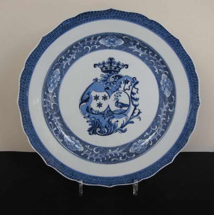 Dish decorated in underglaze blue with the armorial Marchant and Gallart Qianlong period | MasterArt